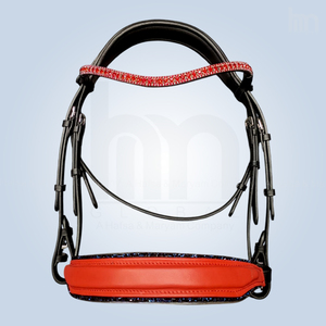 บังเหียนสำหรับขี่ม้าแบบเดรสสาจ หนังวัวแท้ทรงสวยงาม ออกแบบตามสั่ง (OEM) พร้อมสายรัดจมูกแบบกว้างบุนุ่มสองสี คั่นสีคอนยัค และสายคาดหน้าผากประดับคริสตัล - Product Image 5