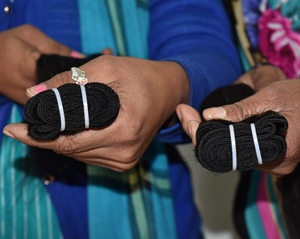 Extensions de cheveux humains de temple vietnamien de vierge droite soyeuse faisceaux naturels alignés de cuticules brutes Style de cheveux indiens - Product Image 6