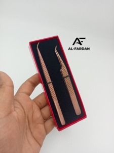 Pinzas para Pestañas de Color Oro Rosa Plasma, Punta Curva de 45 Grados, Agarre de Diamante, Acero Inoxidable, Punta de Fibra Puntiaguda, con Caja - Product Image 2