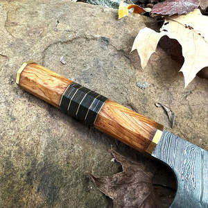 Couteau de Chef de Cuisine en Acier Damas Fait Main, Lame à Motif Durable, Étui en Cuir Écologique, Haute Qualité, Ergonomique pour Droitier - Product Image 3