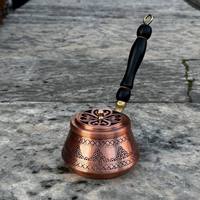 Brûleur à Bakhoor en Cuivre Martelé à la Main, Style Turc Vintage, Encensoir en Gros avec Longue Poignée en Bois et Gravures Filigranées