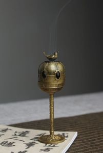 Quemador de Incienso Metálico Tradicional Hecho a Mano con Diseño Intrincado para Rituales Religiosos, Decoración del Hogar o Templo - Product Image 5