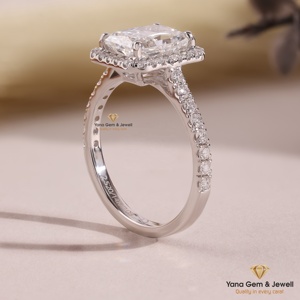 Anillo de Oro Blanco de 14K con Diamante Cultivado en Laboratorio con Corte Radiante, Personalizado para Mujer, 2.00 Quilates, Certificado IGI, Color E, Claridad VVS2 - Product Image 3