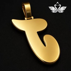 Colgante de Moissanita J de Excelente Calidad y Diseño Moderno, Joyería Iced Out de Plata de Ley 925 para Fiestas, Clubes y Uso Diario, en Venta - Product Image 4