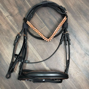 Brida de caballo de cuero genuino de lujo personalizada con cristal de oro rosa V-Browband acolchado tachuela elegante ajustable para espectáculos y doma - Product Image 5
