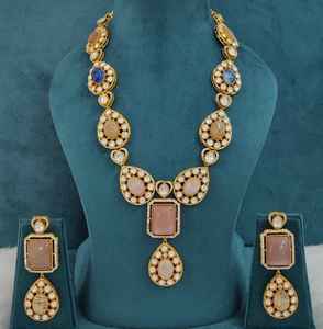 Conjunto de collar de latón y moissanita Monalisa Stone Polki, collar tradicional con hermosos pendientes, ideal para fiestas y uso casual. - Product Image 2