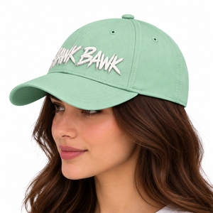 Casquette de baseball unisexe brodée, design épuré, coupe classique ajustable, détail avant, collection décontractée, mode outdoor - Product Image 3