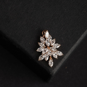 จี้เพชรทรงมาร์คีส์ 1.74 กะรัต ดีไซน์ดอกไม้ ประดับทองคำขาว 14K ของขวัญสุดหรูสำหรับผู้หญิง ดีไซน์คลาสสิก - Product Image 1
