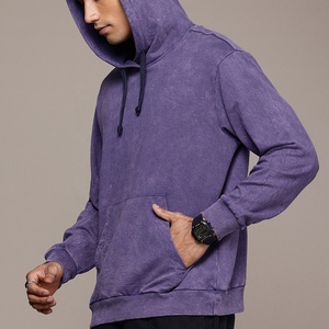 Sweat-shirt à capuche pour homme en molleton bouclette violet délavé à l'acide, coupe épaules tombantes, modèle vierge, fabricant de vêtements - Product Image 3
