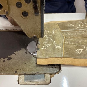 Lederhosen Bávaro de Cuero de Cabra Genuino, Talla Grande, Hasta la Rodilla, Tejido Antiarrugas - Product Image 4