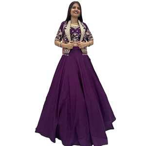 เสื้อครอปท็อปดีไซน์เนอร์สำหรับงานเทศกาลผู้หญิง สไตล์เลเฮนกาโจลี แบบเสื้อแจ็คเก็ต สำหรับงานปาร์ตี้และงานแต่งงาน ตกแต่งด้วยงานปักดิ้นและเลื่อม - Product Image 1