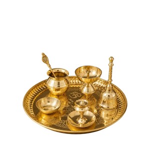 Ensemble de 8 thalis de Pooja artisanaux en laiton pur de qualité supérieure, assiette traditionnelle indienne pour la Puja avec cloche Diya et Kalash pour le Mandir à domicile - Product Image 1