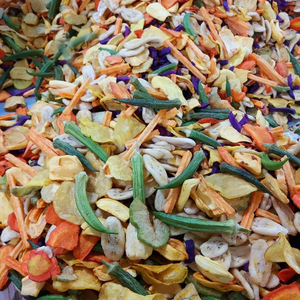 Fruits et légumes croustillants mélangés du Vietnam, collation naturelle et saine, fabrication artisanale - Product Image 1