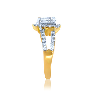 Anillo de Diamantes Wings of Romance, Elegante Anillo de Compromiso con Diamante de Corte Corazón, Anillo de Boda de Oro Amarillo con Pavé y Tres Piedras - Product Image 3