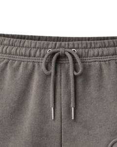 Shorts en molleton gris personnalisés pour femme, motif gaufré, taille élastique, décontractés, pour la détente, en mélange de coton doux, fabrication sur mesure, fournisseur OEM - Product Image 3