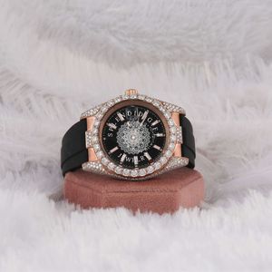 Splendide montre analogique à quartz pour homme, incrustée de diamants/moissanite, boîtier en argent de 28 mm, verre saphir, fermoir papillon – Cadeau de luxe - Product Image 1