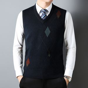 Gilet pull sans manches gris style universitaire pour homme, motif géométrique épais, uniforme scolaire, col en V, unisexe, tricoté pakistanais pour étudiants - Product Image 4