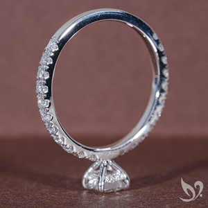 Anillo con Diamante Cultivado en Laboratorio de Corte Asscher de 0.50ct con Certificación IGI |   Anillo de Oro Sólido de 10K con Halo Oculto - Product Image 3