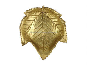 Plateau décoratif en forme de feuille en métal pour l'organisation et le service à domicile – Idéal pour les bijoux, les clés, les bonbons et la présentation de bougies - Product Image 2