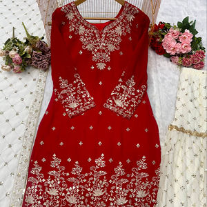 Nuevo Traje Sharara de Diseñador para Fiestas con Duppata Elegante y Bordado, Reversible y Elástico para Bodas - Product Image 1