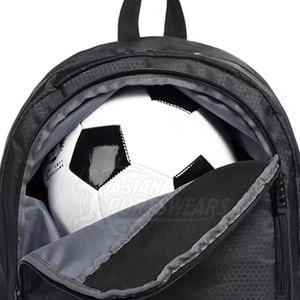 Sac de football portable en matériaux recyclés durables pour clubs de football écoresponsables et équipes respectueuses de l'environnement - Product Image 6