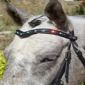 Fronture de Cheval de Luxe en Cuir Véritable, Forme en V, 5 Rangées de Cristaux Bleus et Blancs Personnalisés, Élégante, pour l'Équitation - Product Image 2