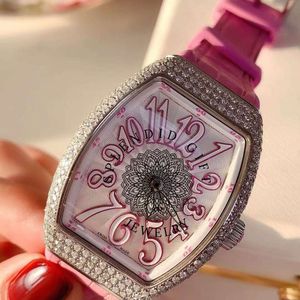 Splendide montre de luxe pour homme à quartz analogique avec boîtier carré en moissanite diamantée, chiffres romains, fermoir caché, verre saphir 28 mm, mouvement ETA - Product Image 3