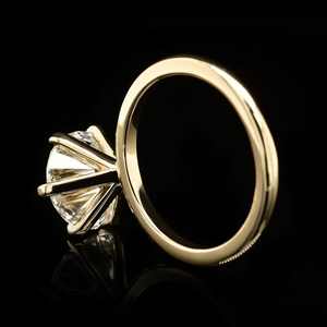 Anillo de Moissanita de 5 Quilates, Plata 925 con Baño de Oro Amarillo, Moissanita Redonda Blanca de Color D VVS, Anillo de Compromiso para Mujer - Product Image 4