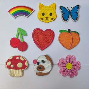 Patchs brodés thermocollants ronds en feutre non tissé, faits main, avec logo 3D et couleur contrastante personnalisée pour vêtements - Product Image 1