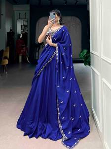 Nuevo conjunto de lehenga azul real de Cachemira con blusa y dupatta ricamente bordadas - Product Image 2