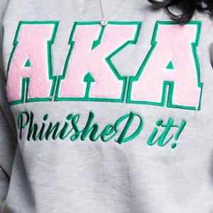 Sudadera Gris Unisex con Cuello Redondo y Estampado Gráfico de Phinished It, Algodón Premium, Informal, Elegante y Cómoda - Product Image 5