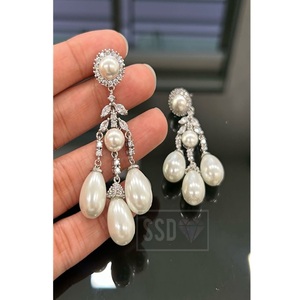 Adorables pendientes de plata pulida de primera calidad, modernos, para fiestas, bodas y eventos, colección para mujeres y niñas. - Product Image 1