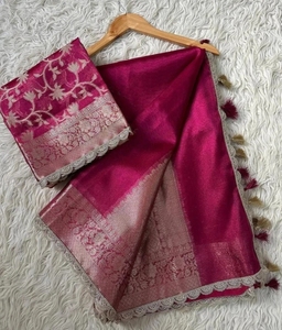 Sari indien traditionnel en soie tissée Banarsi avec motif intégré pour les occasions de fête - Product Image 4