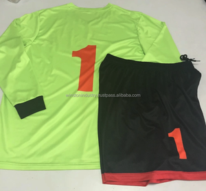 Maillot et chaussettes de football respirants professionnels personnalisés à séchage rapide avec design sportif, vêtements de football respirants à sublimation - Product Image 3