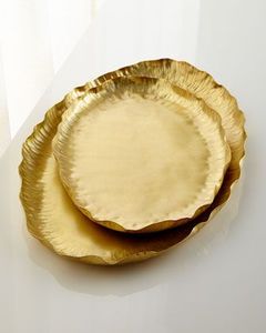 Plateau décoratif en forme de feuille dorée, en métal, fait main, design glamour - Product Image 5