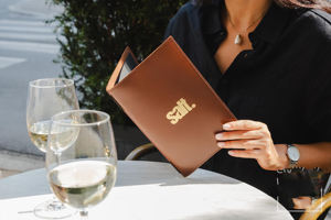 ที่ใส่เมนูหนังพับได้ ทนทาน หรูหรา ระดับมืออาชีพ สำหรับร้านอาหาร คาเฟ่ โรงแรม สำหรับนำเสนอเมนูอาหาร รุ่น LMC-0169 - Product Image 3