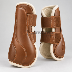 Bottes de brossage pour jambes de cheval durables, conçues avec des intérieurs rembourrés, fermeture sécurisée et ajustement confortable pour les chevaux actifs. - Product Image 1
