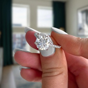 แหวนเพชรทรงกลมเจียระไนแบบบริลเลียนท์ น้ำหนัก 2 กะรัต ทองคำแท้ 14K ของขวัญสำหรับงานหมั้นและงานแต่งงาน ได้รับการรับรองจาก IGI - Product Image 4