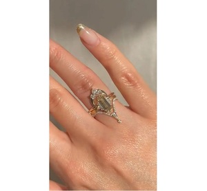 ต่างหูเพชรทรงบาแกตต์เพาะเลี้ยงในห้องปฏิบัติการ ทอง 14K ดีไซน์เรขาคณิต แรงบันดาลใจจากอาร์ตเดโค เครื่องประดับชั้นดี - Product Image 1