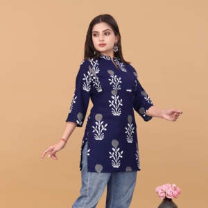 Camisetas de Cuello Redondo Azules Estampadas al por Mayor para Mujer, Soluciones de Suministro para Negocios de Moda en Línea y Venta al por Menor de Alto Volumen - Product Image 1