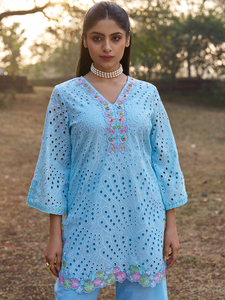 Conjunto de Kurta y Palazzo Elegante Bordado en Algodón Azul Claro, Cuello en V, Ropa India y Pakistaní Estilo Bollywood para Fiestas y Eventos - Product Image 4