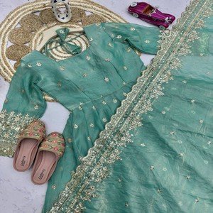 VASTRA COTTAGE Conjunto de Vestido de Seda Bordado con Lentejuelas y Pantalón de Micro Algodón con Dupatta, Completamente Cosido, para Fiestas y Eventos Festivos para Mujer - Product Image 1