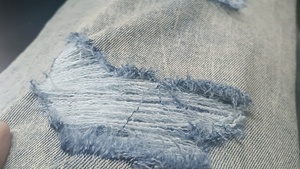 Jeans décontractés grande taille pour femmes, en denim de coton très extensible, coupe large, taille régulière, style vintage déchiré, personnalisable avec marque privée - Product Image 4