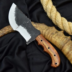 Couteau de chasse et de camping Nordic Forge 1095 en acier, modèle Tracker, avec étui, fabrication artisanale, lame pleine longueur, manche en bois de rose - Product Image 2