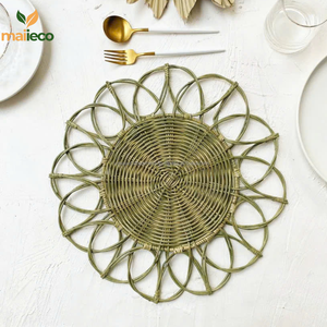 แผ่นรองจานหวายไม้ไผ่สานด้วยมือสำหรับตกแต่งในงานแต่งงานและครอบครัวดีไซน์คลาสสิกลายดอกไม้หรูหรา - Product Image 6