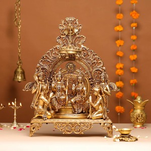 Sculptures Artisanales en Bronze du Seigneur Ram Darbar par Radhe Enterprises, Figurines Religieuses Traditionnelles de Table, Design Contemporain - Product Image 3