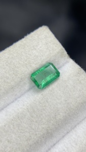 Émeraude naturelle certifiée du Zambie, taille octogonale, pierre à bon lustre, pierre précieuse non montée pour la création de bijoux, 1,04 carat - Product Image 6