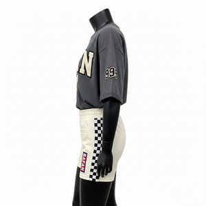 Conjunto de Camiseta y Pantalones Cortos de Algodón y Poliéster Gris para Mujer, con Cinta Lateral Bordada y Logotipo de Chenille, 100% Algodón - Product Image 3