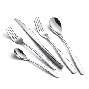 Juego de cubiertos de diseño moderno, perfecto para cenas elegantes, bodas y decoración de mesas de lujo. - Product Image 5