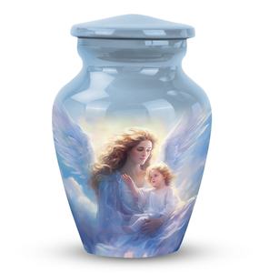 Celebre el amor que nunca se desvanece con la urna conmemorativa Forever in My Heart, de tamaño práctico y fabricada en metal de primera calidad. - Product Image 2